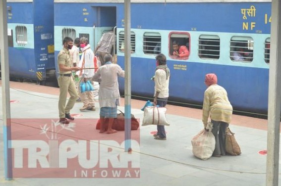 Railways carry 1.25 lakh stranded Northeast Indian natives Railways carry 1.25 lakh stranded Northeast Indian natives